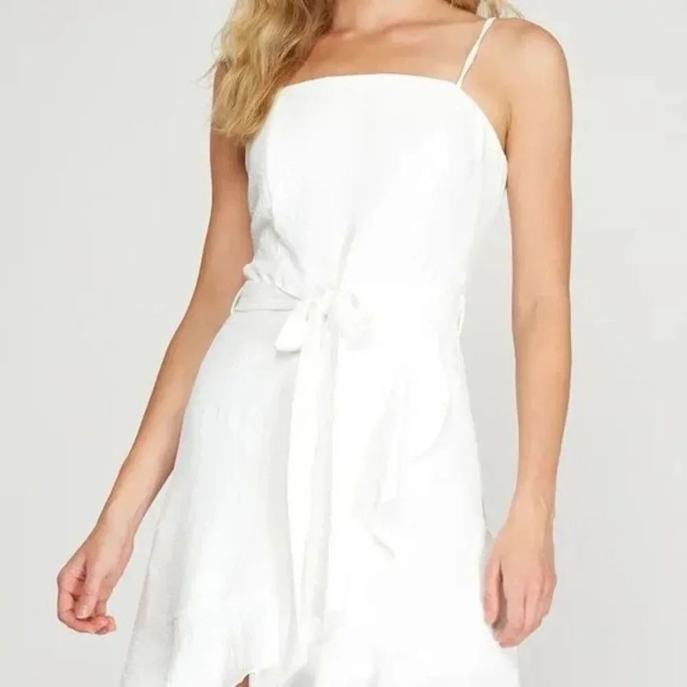 She + Sky White Wrap Dress Medium Sleeveless Tiered Cocktail
